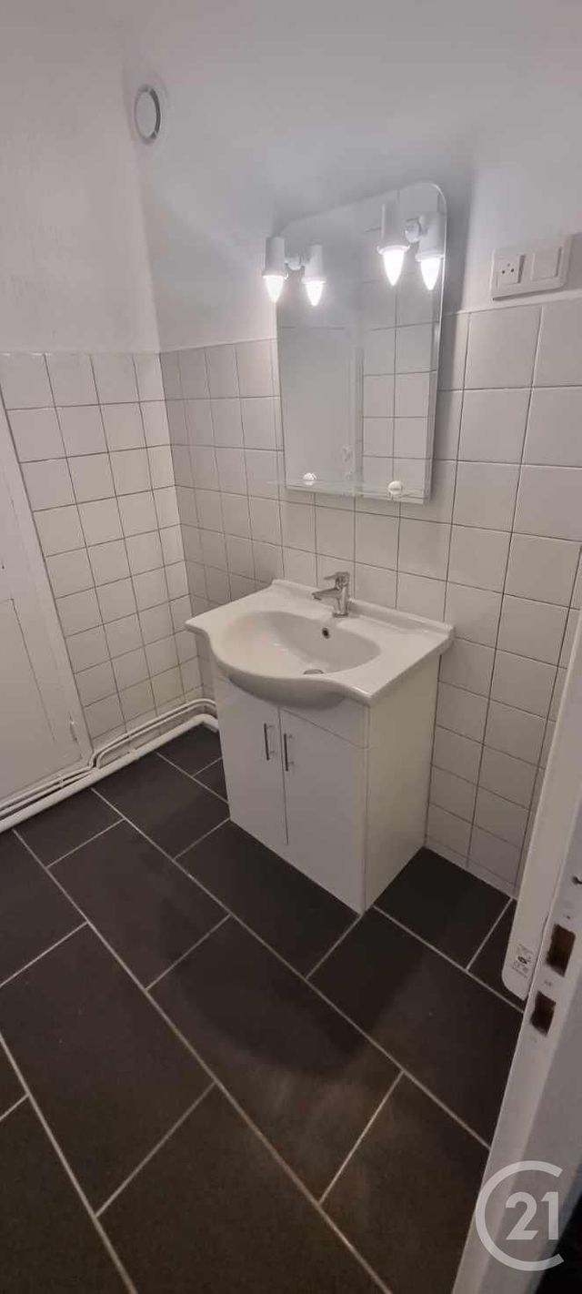Appartement T2 &agrave; louer - 2 pi&egrave;ces - 50,77 m2 - St Michel L Observatoire - 04 - PROVENCE-ALPES-COTE-D-AZUR