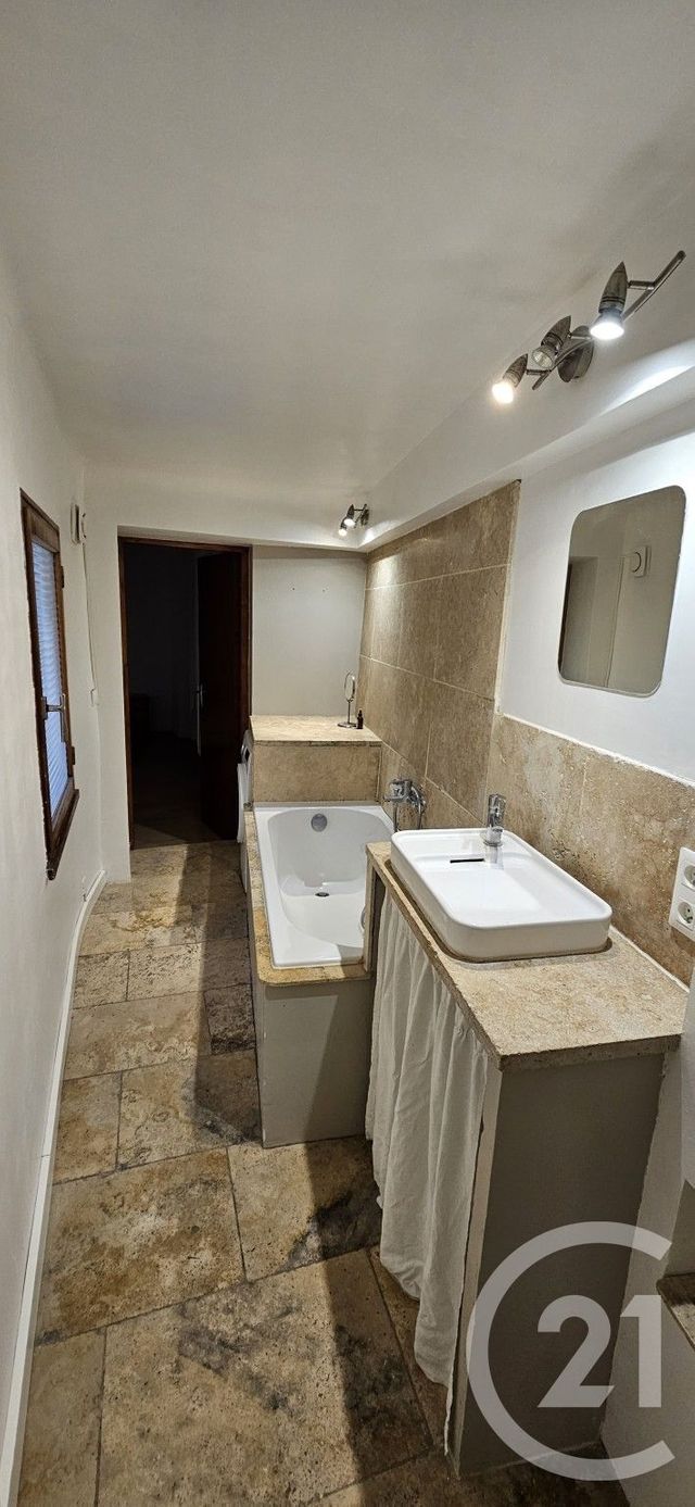 Appartement T2 &agrave; louer - 2 pi&egrave;ces - 49 m2 - Forcalquier - 04 - PROVENCE-ALPES-COTE-D-AZUR