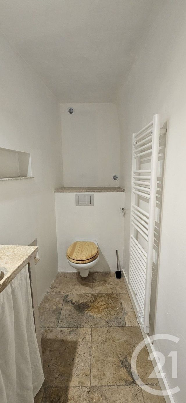 Appartement T2 &agrave; louer - 2 pi&egrave;ces - 49 m2 - Forcalquier - 04 - PROVENCE-ALPES-COTE-D-AZUR