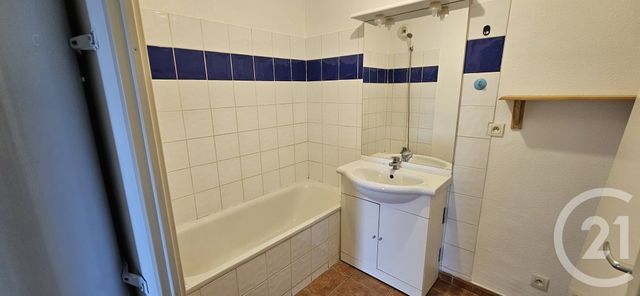 Appartement &agrave; louer - 3 pi&egrave;ces - 63,52 m2 - Forcalquier - 04 - PROVENCE-ALPES-COTE-D-AZUR