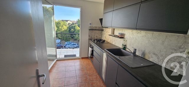 Appartement &agrave; louer - 3 pi&egrave;ces - 63,52 m2 - Forcalquier - 04 - PROVENCE-ALPES-COTE-D-AZUR