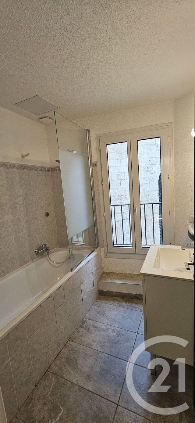 Appartement T3 &agrave; louer - 3 pi&egrave;ces - 52,70 m2 - Forcalquier - 04 - PROVENCE-ALPES-COTE-D-AZUR