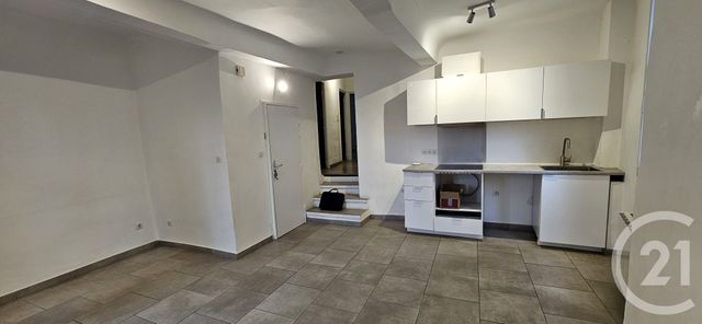 Appartement T3 &agrave; louer - 3 pi&egrave;ces - 52,70 m2 - Forcalquier - 04 - PROVENCE-ALPES-COTE-D-AZUR