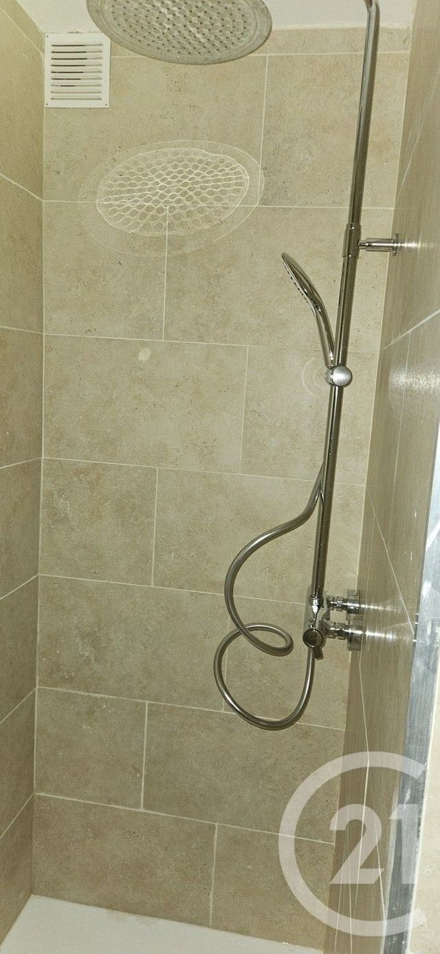Appartement T3 &agrave; louer - 3 pi&egrave;ces - 54,19 m2 - Forcalquier - 04 - PROVENCE-ALPES-COTE-D-AZUR