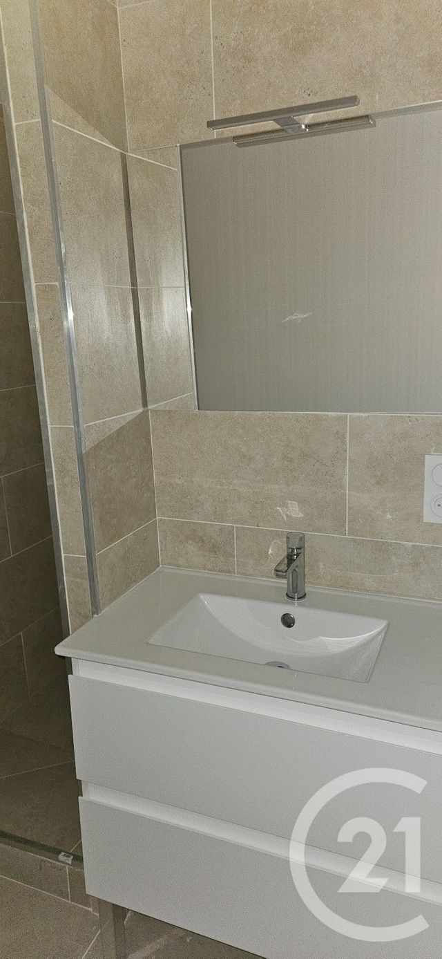 Appartement T3 &agrave; louer - 3 pi&egrave;ces - 54,19 m2 - Forcalquier - 04 - PROVENCE-ALPES-COTE-D-AZUR