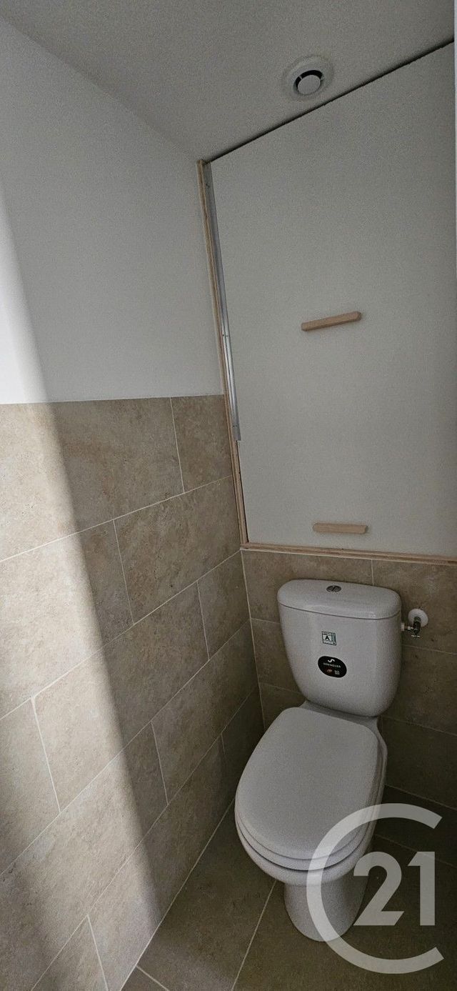 Appartement T3 &agrave; louer - 3 pi&egrave;ces - 54,19 m2 - Forcalquier - 04 - PROVENCE-ALPES-COTE-D-AZUR