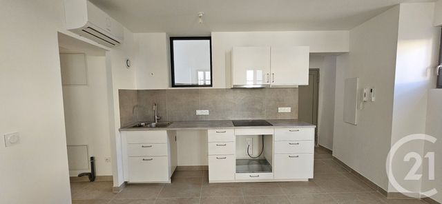 Appartement T3 &agrave; louer - 3 pi&egrave;ces - 54,19 m2 - Forcalquier - 04 - PROVENCE-ALPES-COTE-D-AZUR