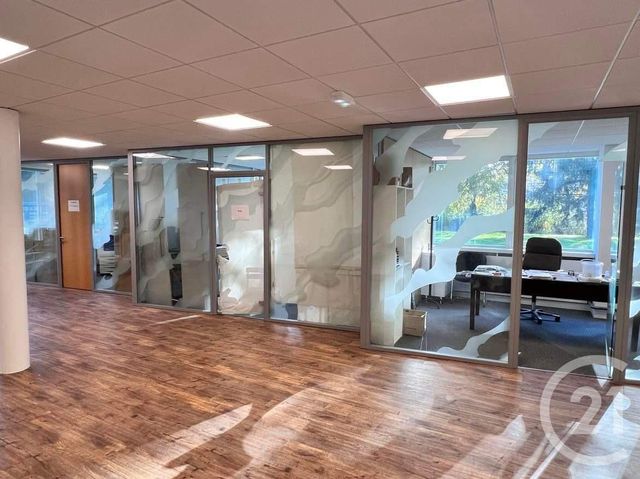 Bureaux à louer - 140.0 m2 - 60 - Oise