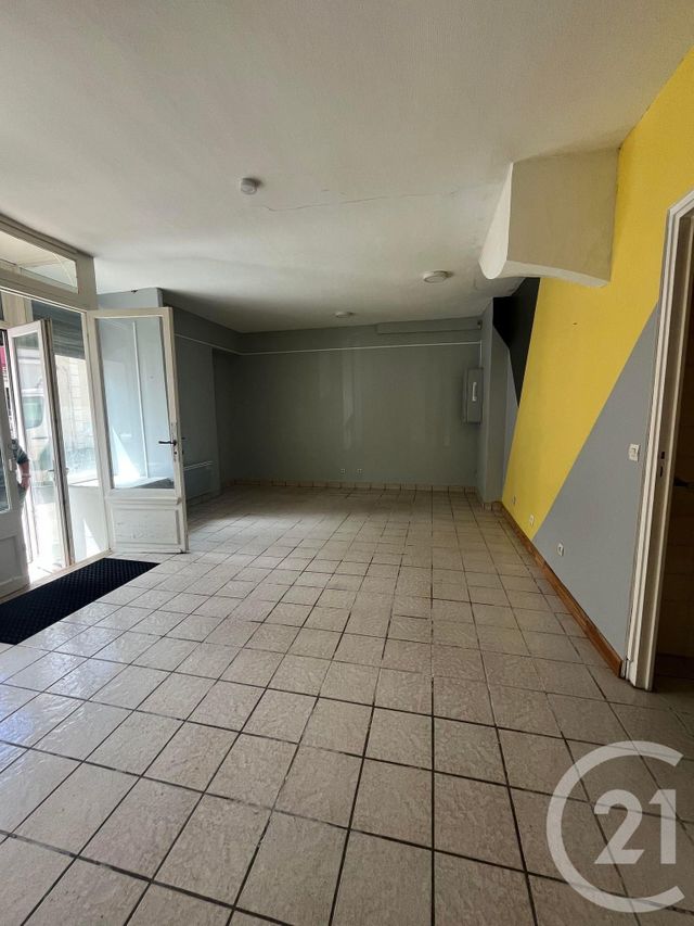 Appartement Local à louer - 1 pièce - 35 m2 - Juilly - 77 - ILE-DE-FRANCE