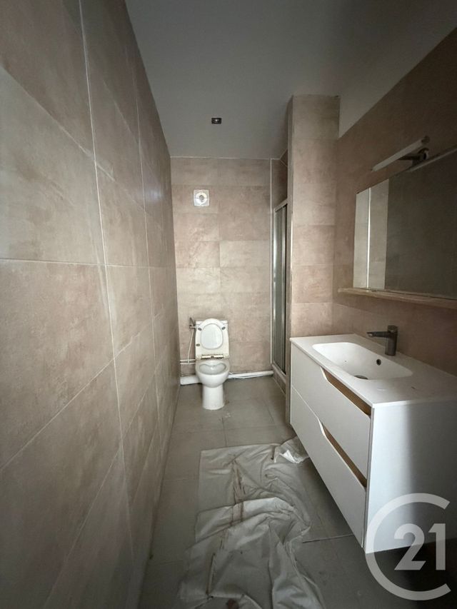 Appartement F3 &agrave; louer - 3 pi&egrave;ces - 35,50 m2 - Le Plessis Belleville - 60 - PICARDIE