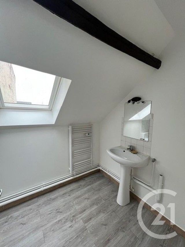 Appartement F2 &agrave; louer - 2 pi&egrave;ces - 30,03 m2 - Juilly - 77 - ILE-DE-FRANCE