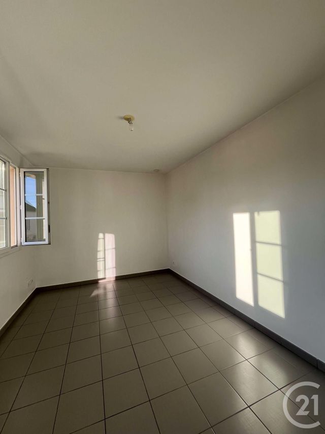 Appartement F1 &agrave; louer - 1 pi&egrave;ce - 29,37 m2 - Nanteuil Le Haudouin - 60 - PICARDIE