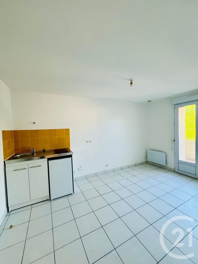 Appartement Studio &agrave; louer - 1 pi&egrave;ce - 17,30 m2 - Penchard - 77 - ILE-DE-FRANCE