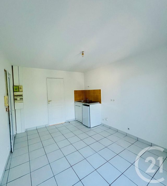 Appartement Studio &agrave; louer - 1 pi&egrave;ce - 17,30 m2 - Penchard - 77 - ILE-DE-FRANCE