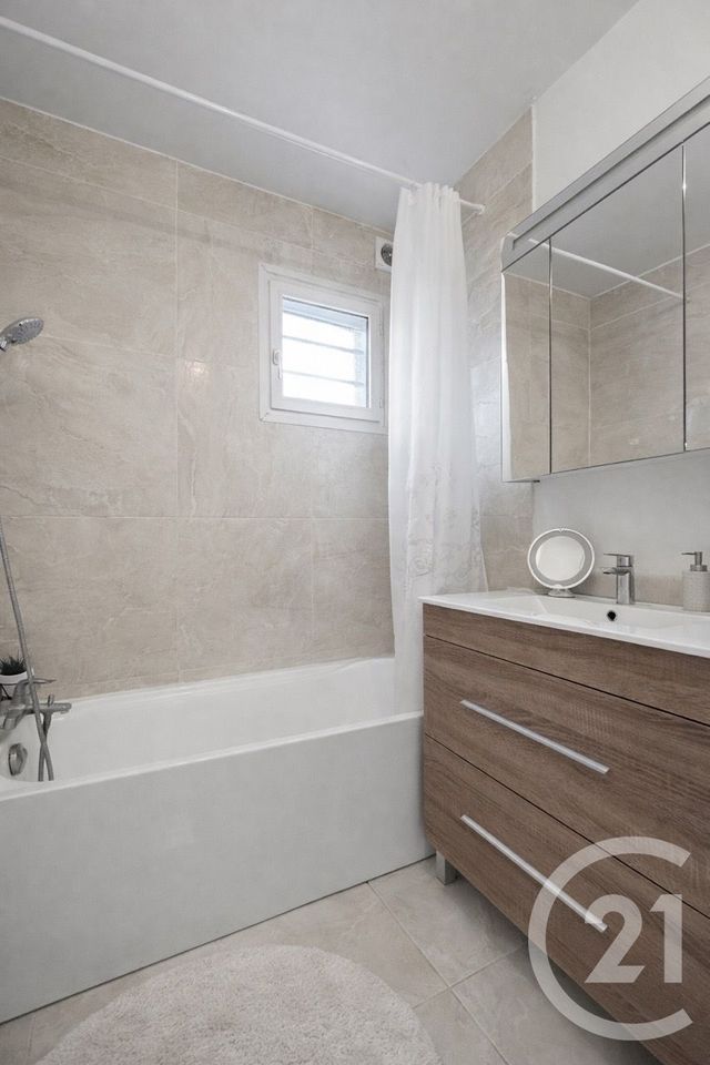 Appartement F3 &agrave; vendre - 3 pi&egrave;ces - 68,54 m2 - Livry Gargan - 93 - ILE-DE-FRANCE