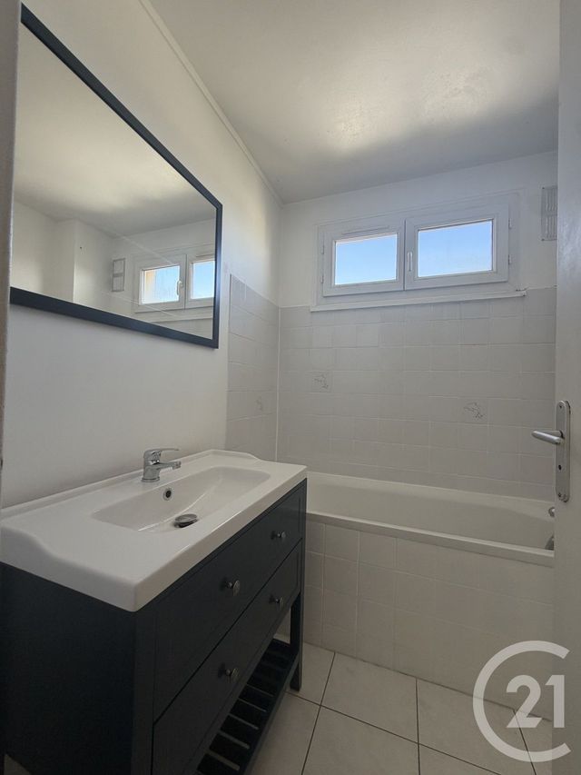 Appartement F3 &agrave; louer - 3 pi&egrave;ces - 62,20 m2 - Livry Gargan - 93 - ILE-DE-FRANCE