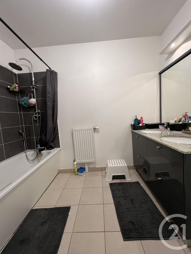 Appartement F3 &agrave; louer - 3 pi&egrave;ces - 61,41 m2 - Montfermeil - 93 - ILE-DE-FRANCE