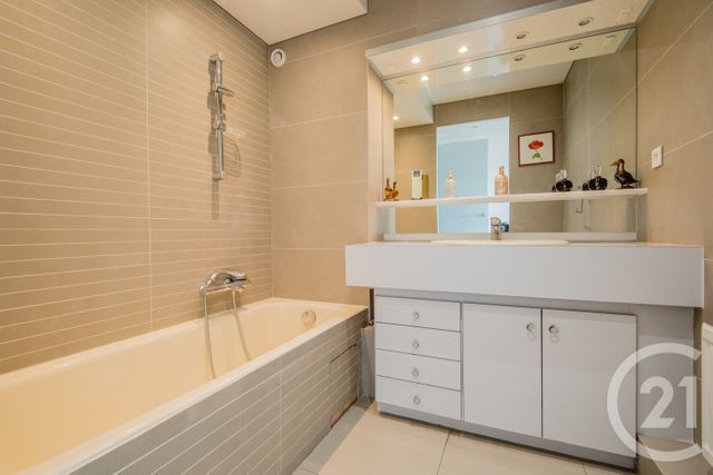 Appartement F3 &agrave; vendre - 3 pi&egrave;ces - 95,40 m2 - Nice - 06 - PROVENCE-ALPES-COTE-D-AZUR
