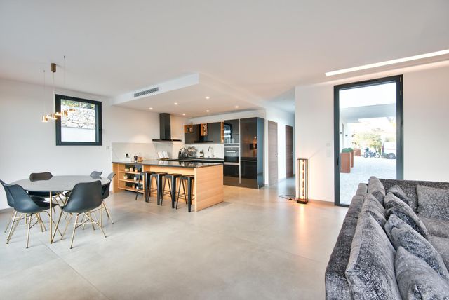 Maison à vendre - 5 pièces - 183 m2 - Tourrette Levens - 06 - PROVENCE-ALPES-COTE-D-AZUR