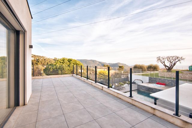 Maison à vendre - 5 pièces - 183 m2 - Tourrette Levens - 06 - PROVENCE-ALPES-COTE-D-AZUR