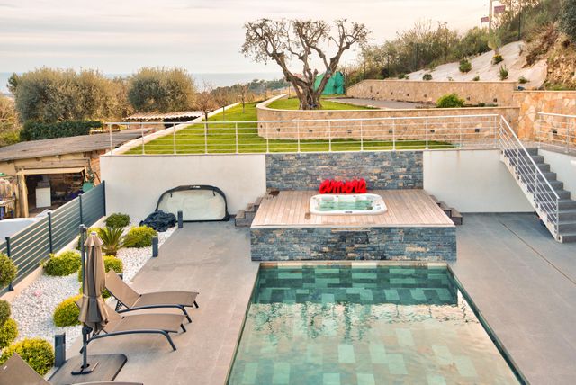 Maison à vendre - 5 pièces - 183 m2 - Tourrette Levens - 06 - PROVENCE-ALPES-COTE-D-AZUR