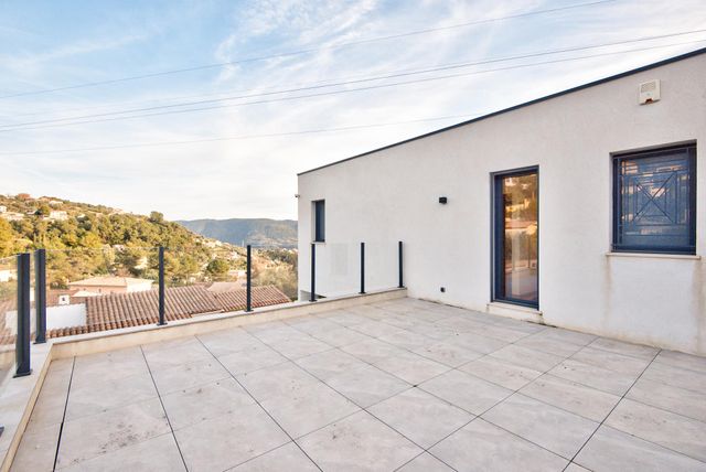 Maison à vendre - 5 pièces - 183 m2 - Tourrette Levens - 06 - PROVENCE-ALPES-COTE-D-AZUR