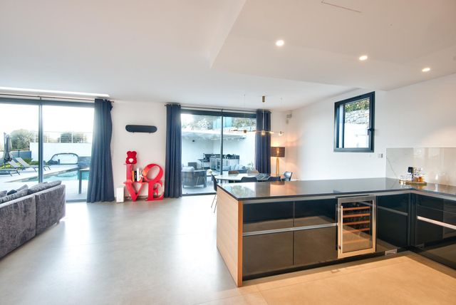 Maison à vendre - 5 pièces - 183 m2 - Tourrette Levens - 06 - PROVENCE-ALPES-COTE-D-AZUR