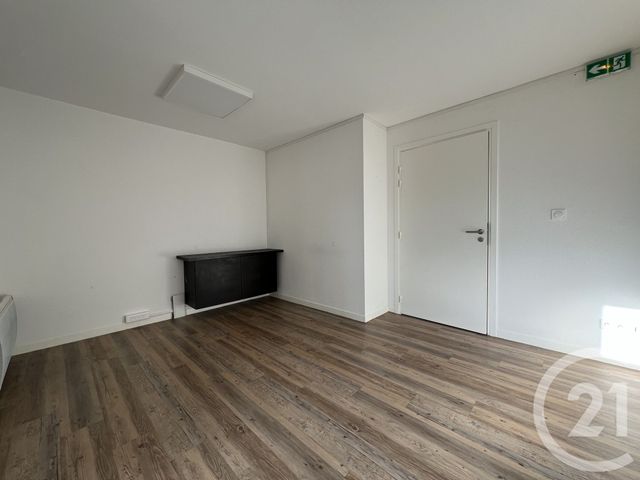 Local commercial à louer - 54.75 m2 - 38 - Isere
