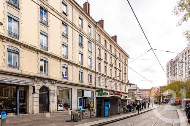 Appartement T2 &agrave; vendre - 2 pi&egrave;ces - 77,58 m2 - Grenoble - 38 - RHONE-ALPES