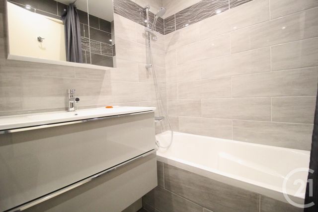 Appartement T4 &agrave; louer - 4 pi&egrave;ces - 86,40 m2 - Echirolles - 38 - RHONE-ALPES