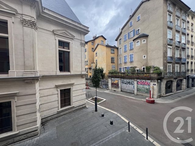 Appartement T4 &agrave; louer - 4 pi&egrave;ces - 69,81 m2 - Grenoble - 38 - RHONE-ALPES