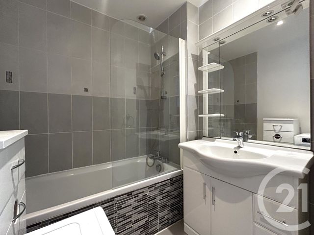 Appartement T3 &agrave; louer - 3 pi&egrave;ces - 72,15 m2 - Grenoble - 38 - RHONE-ALPES