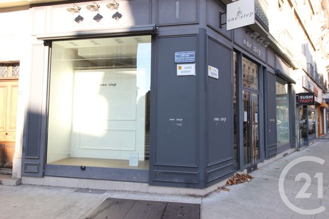 Local commercial à vendre - 114.0 m2 - 38 - Isere