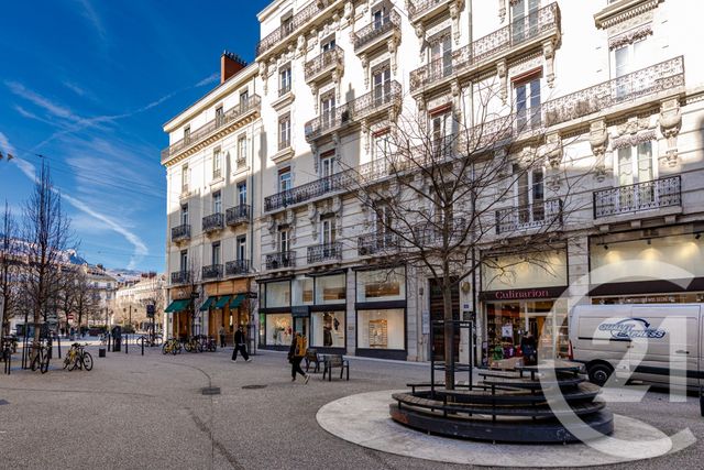 Appartement F4 &agrave; vendre - 4 pi&egrave;ces - 129 m2 - Grenoble - 38 - RHONE-ALPES