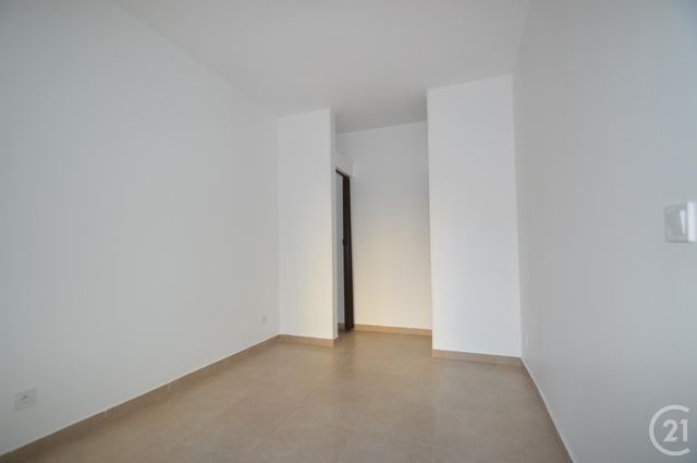 Appartement F2 &agrave; louer - 2 pi&egrave;ces - 42,71 m2 - La Plaine St Denis - 93 - ILE-DE-FRANCE