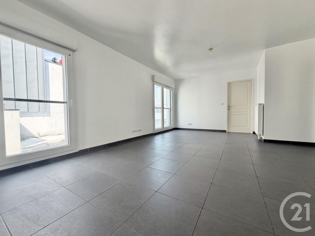 Appartement &agrave; louer - 2 pi&egrave;ces - 47,62 m2 - La Plaine St Denis - 93 - ILE-DE-FRANCE