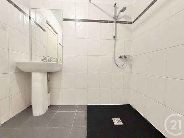 Appartement &agrave; louer - 2 pi&egrave;ces - 47,62 m2 - La Plaine St Denis - 93 - ILE-DE-FRANCE