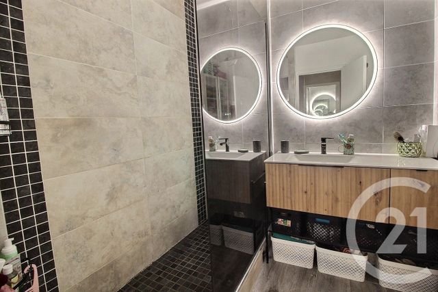 Appartement F5 &agrave; vendre - 5 pi&egrave;ces - 100,57 m2 - Pantin - 93 - ILE-DE-FRANCE