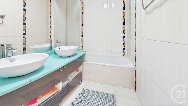 Appartement à vendre - 4 pièces - 74 m2 - Aubervilliers - 93 - ILE-DE-FRANCE