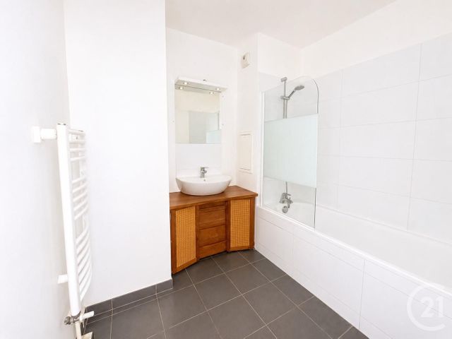 Appartement F3 &agrave; louer - 3 pi&egrave;ces - 63 m2 - Aubervilliers - 93 - ILE-DE-FRANCE