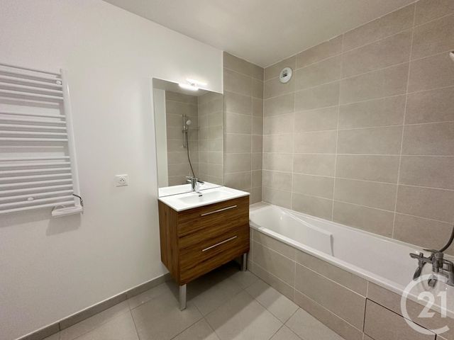 Appartement &agrave; louer - 3 pi&egrave;ces - 66,54 m2 - La Courneuve - 93 - ILE-DE-FRANCE