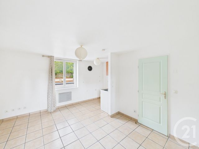 Appartement Triplex &agrave; louer - 3 pi&egrave;ces - 41,72 m2 - Bussieres - 77 - ILE-DE-FRANCE