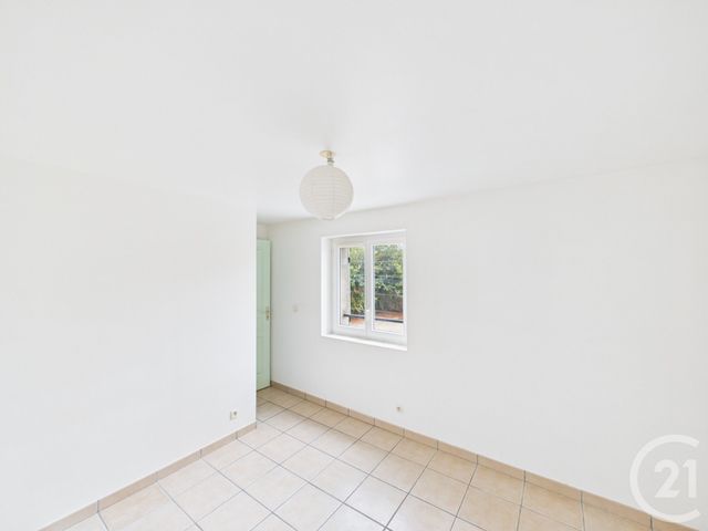 Appartement Triplex &agrave; louer - 3 pi&egrave;ces - 41,72 m2 - Bussieres - 77 - ILE-DE-FRANCE