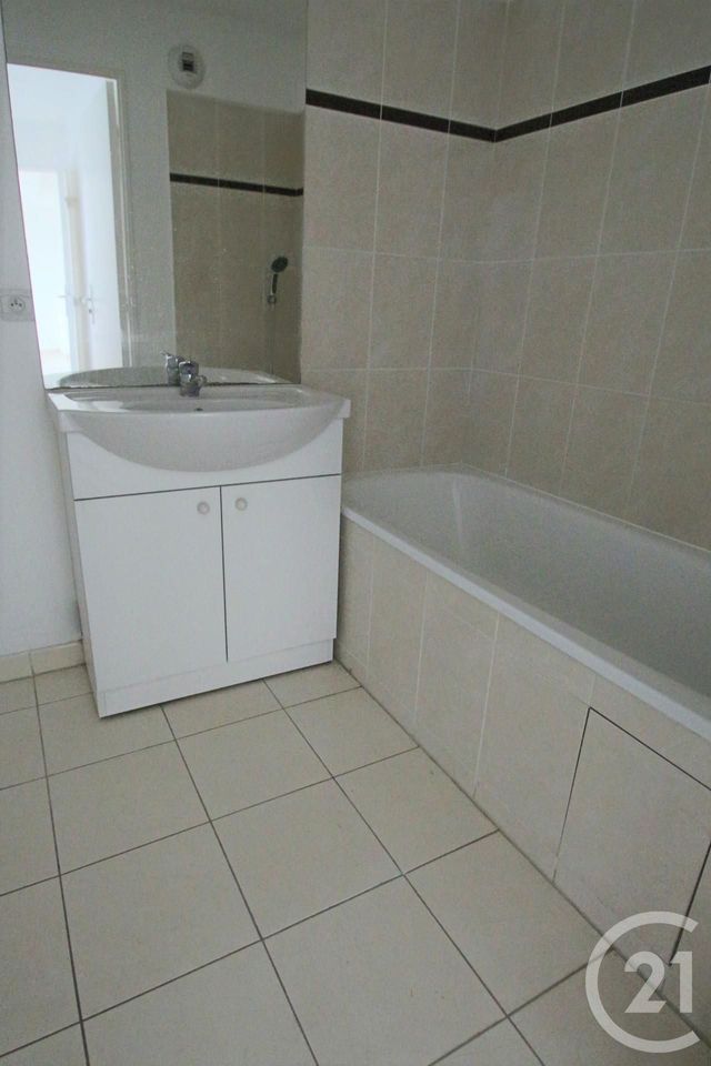 Appartement F2 &agrave; louer - 2 pi&egrave;ces - 47 m2 - Trappes - 78 - ILE-DE-FRANCE