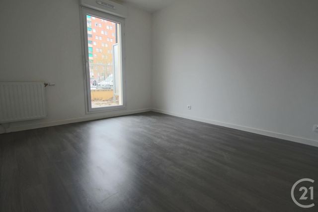 Appartement T2 &agrave; louer - 2 pi&egrave;ces - 46,80 m2 - Trappes - 78 - ILE-DE-FRANCE