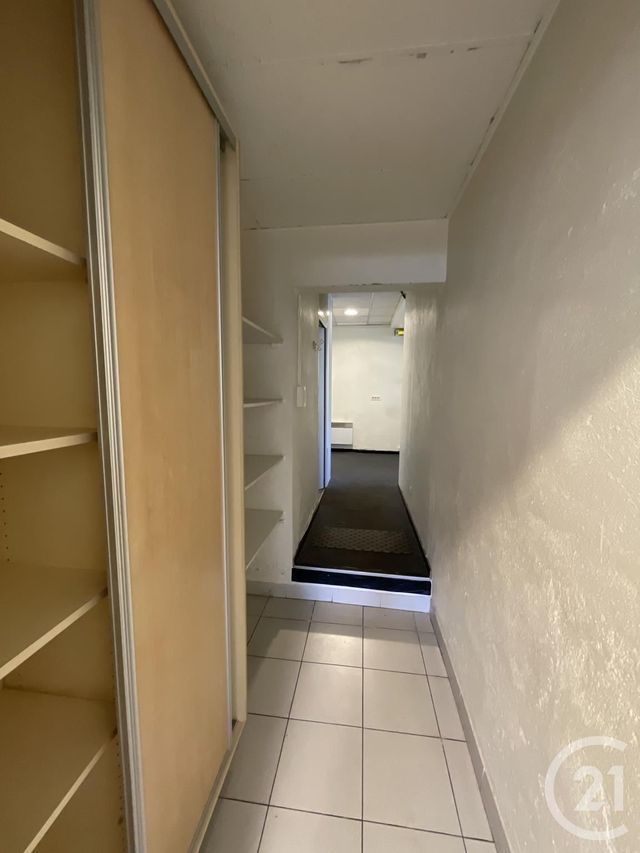 Local commercial à louer - 64.0 m2 - 13 - Bouches-du-Rhone