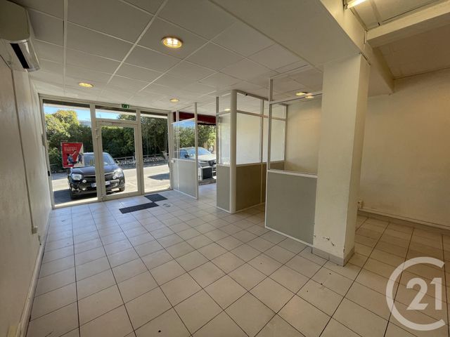 Local commercial à louer - 64.0 m2 - 13 - Bouches-du-Rhone