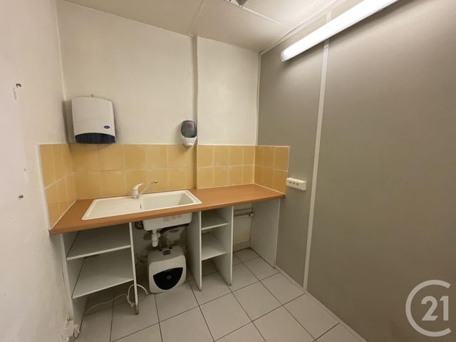 Local commercial à louer - 64.0 m2 - 13 - Bouches-du-Rhone