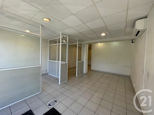 Local commercial à louer - 64.0 m2 - 13 - Bouches-du-Rhone