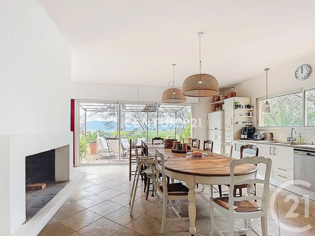 Maison à vendre - 8 pièces - 248 m2 - Aubagne - 13 - PROVENCE-ALPES-COTE-D-AZUR